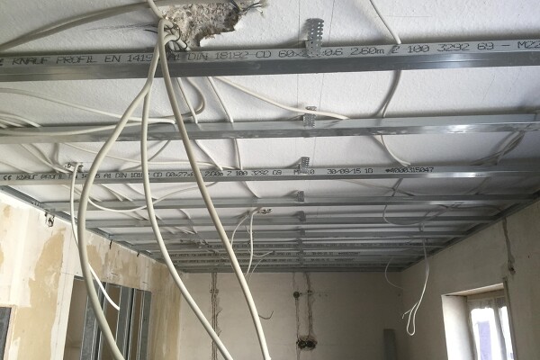 Umbau, Deckenabhängung für Einbaustrahler